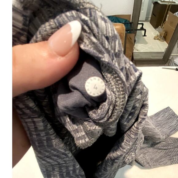 Womens Lululemon Wunder Under Crop (Hi-Rise) *21" Size 4 - Picture 6 of 7